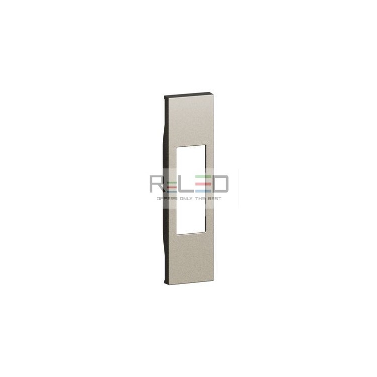 BTicino Living Now cover presa italiana Champagne KC02